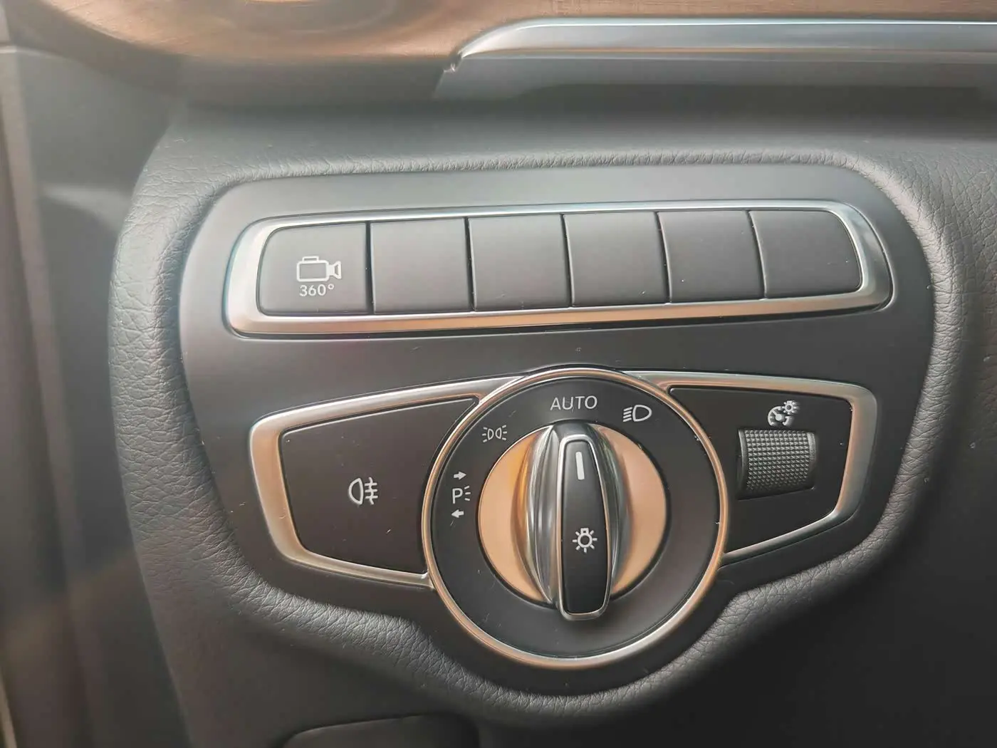 Mercedes-Benz V-Class 2023 — Photo 14/20