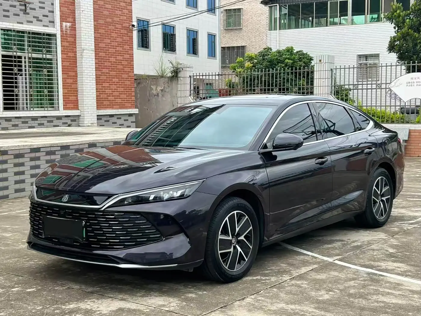 BYD Qin L 2024 — Photo 1/11