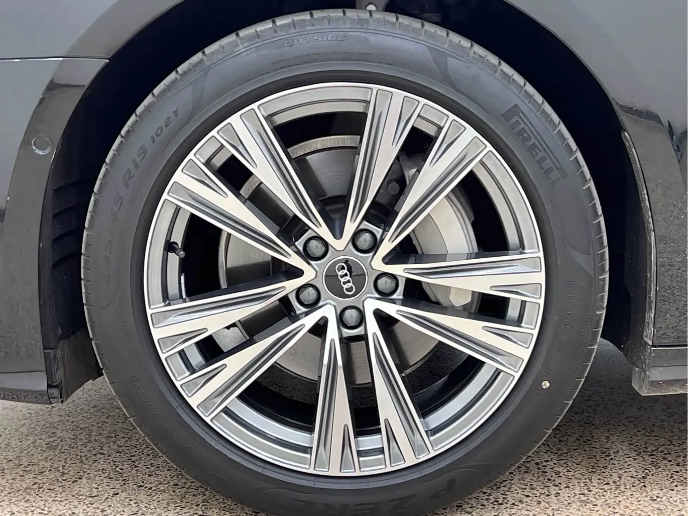 Audi A6L 2025 — Photo 5/20