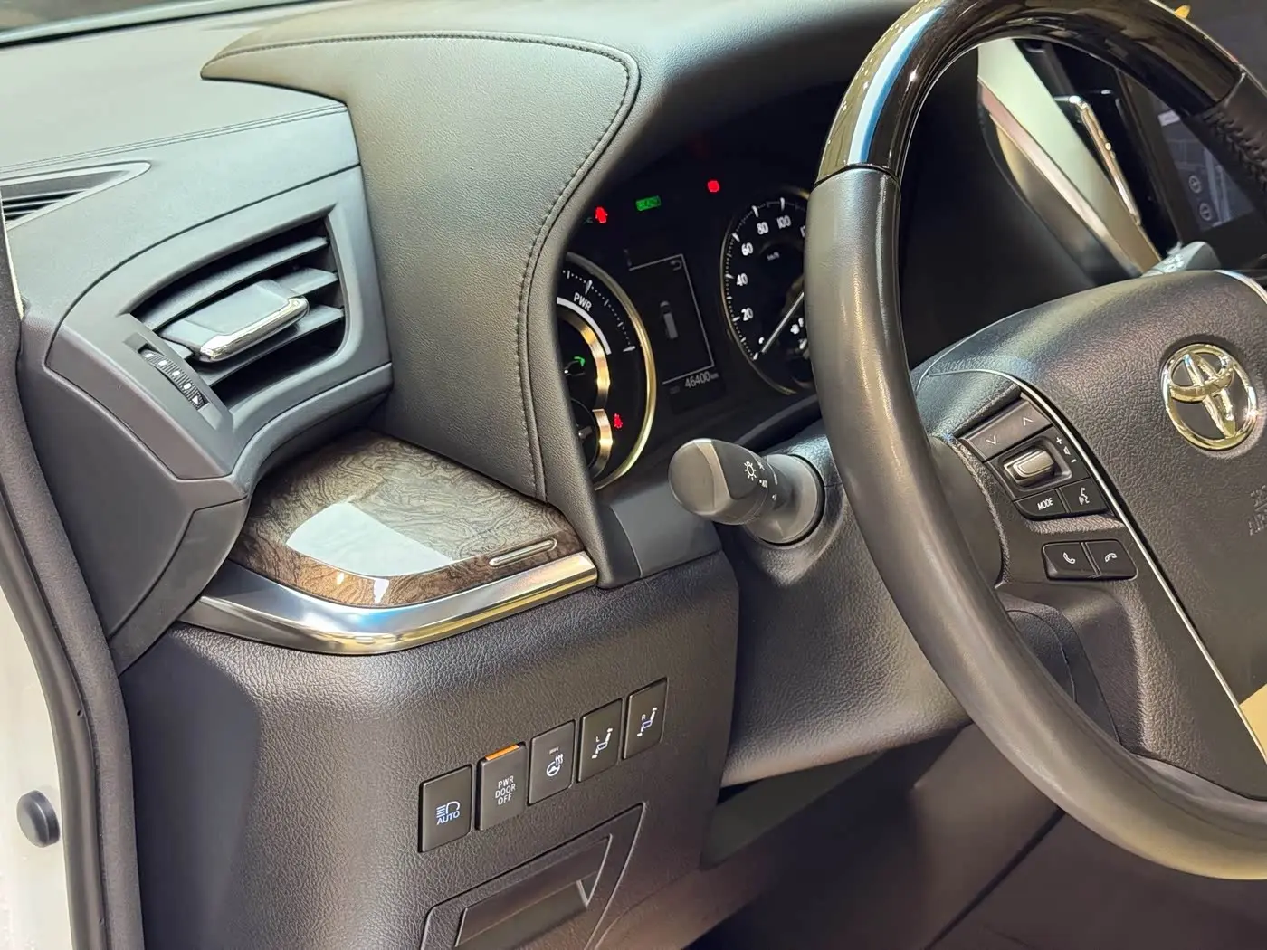 Toyota Vellfire 2023 — Photo 5/20