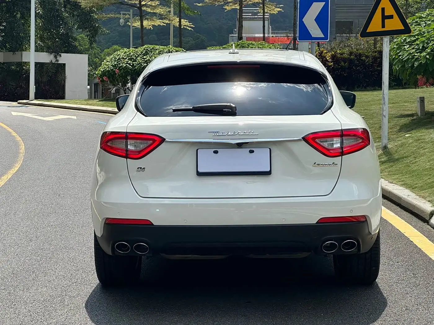 Maserati Levante 2021 — Фото 5/20