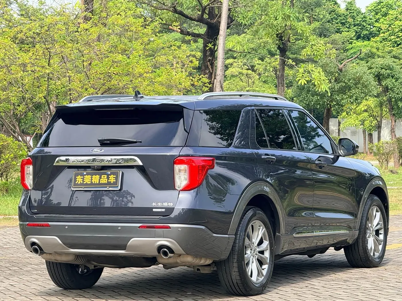 Ford Explorer 2021 — Photo 8/20