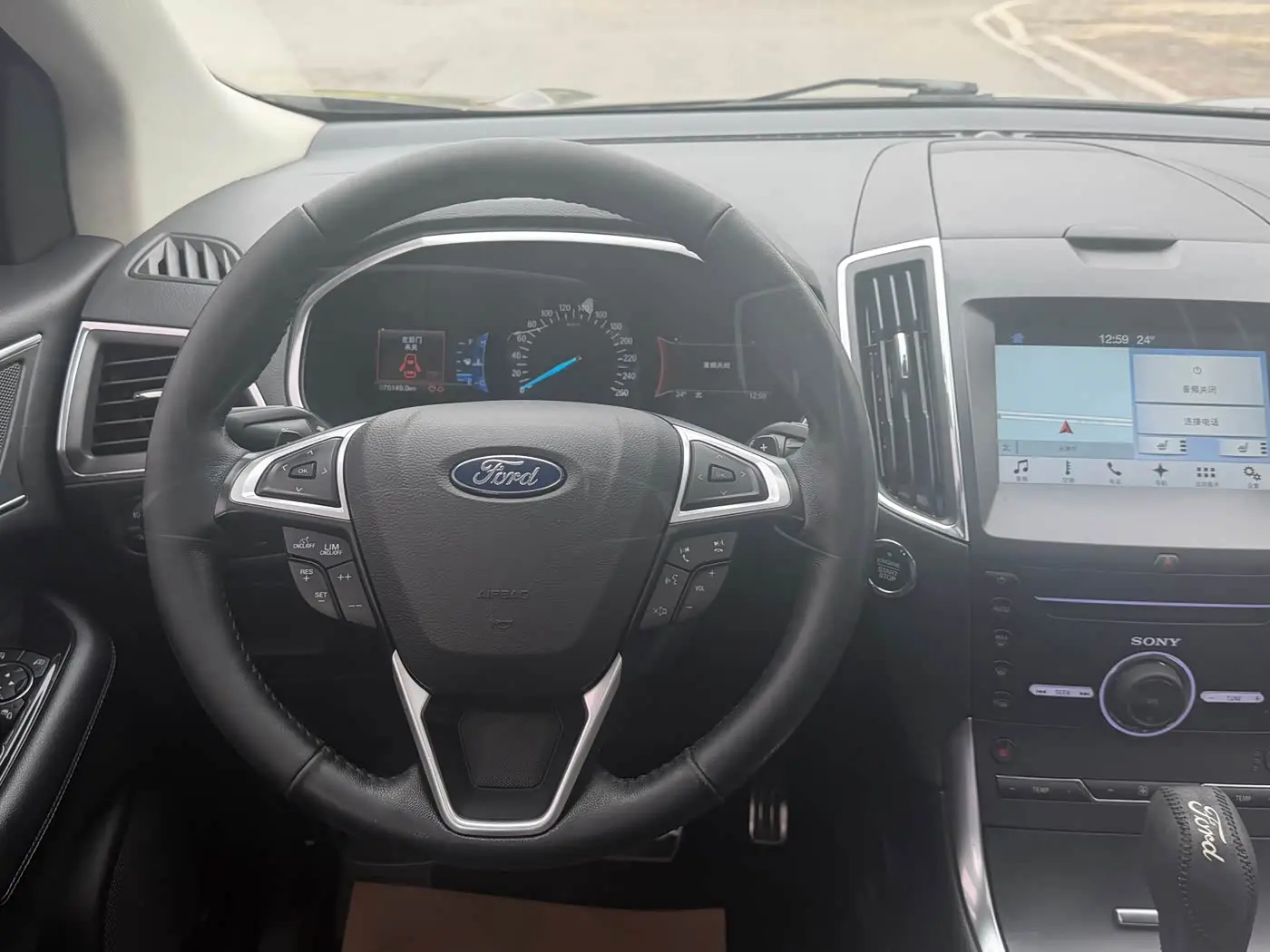 Ford Edge 2018 — ფოტო 13/17
