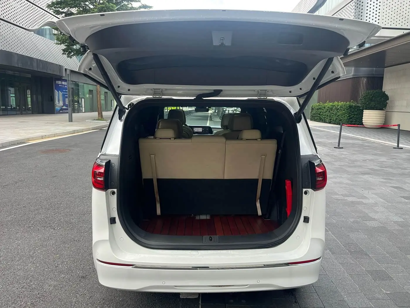 Buick GL8 2022 — Photo 13/20