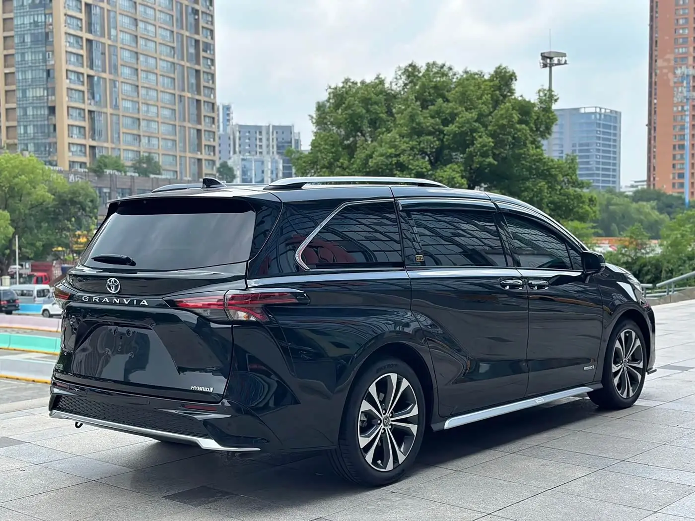 Toyota Granvia 2023 — Photo 7/16