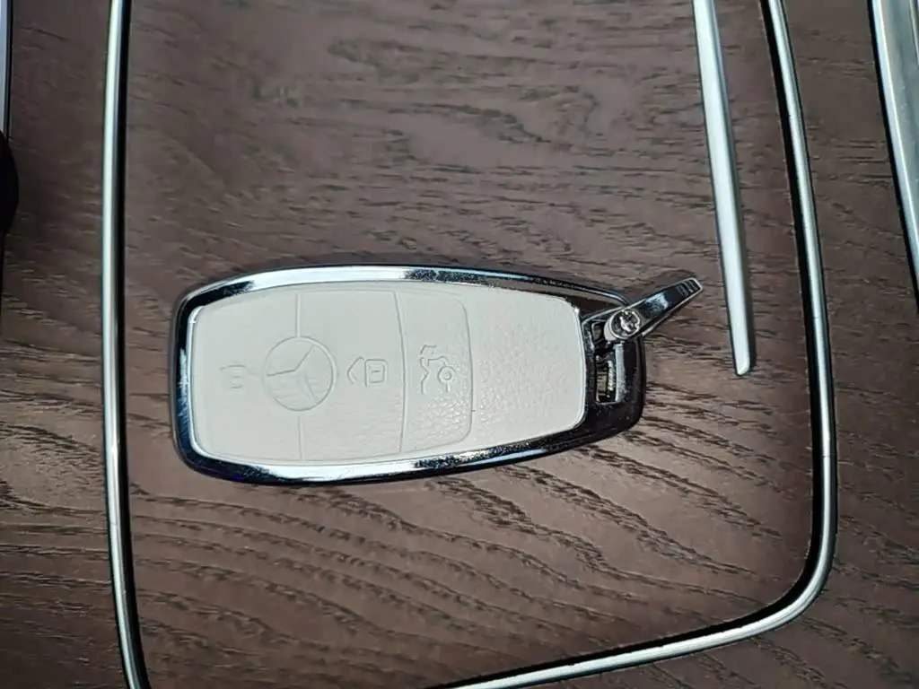 Mercedes-Benz E-Class 2022 — Photo 8/19