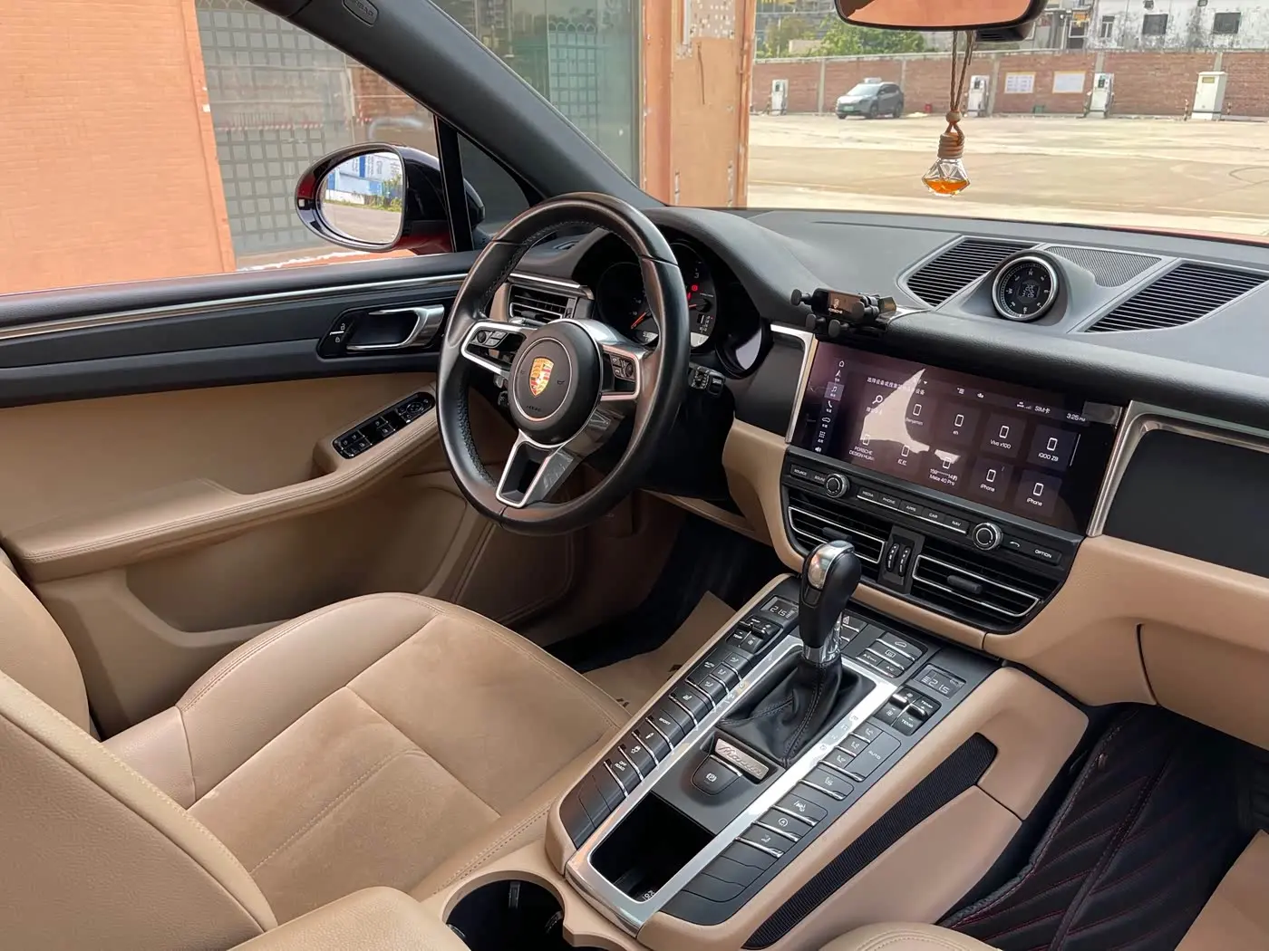 Porsche Macan 2020 — Photo 14/20