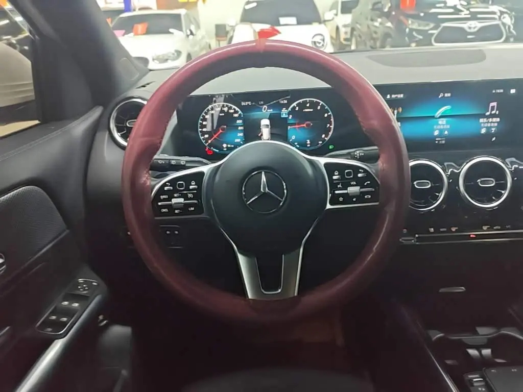 Mercedes-Benz GLA 2021 — Photo 11/20
