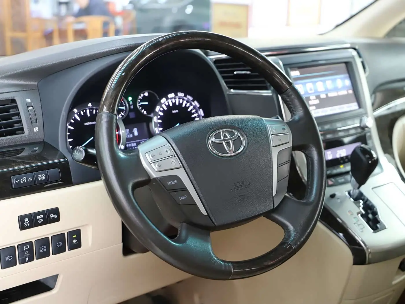 Toyota Alphard 2014 — Photo 13/20