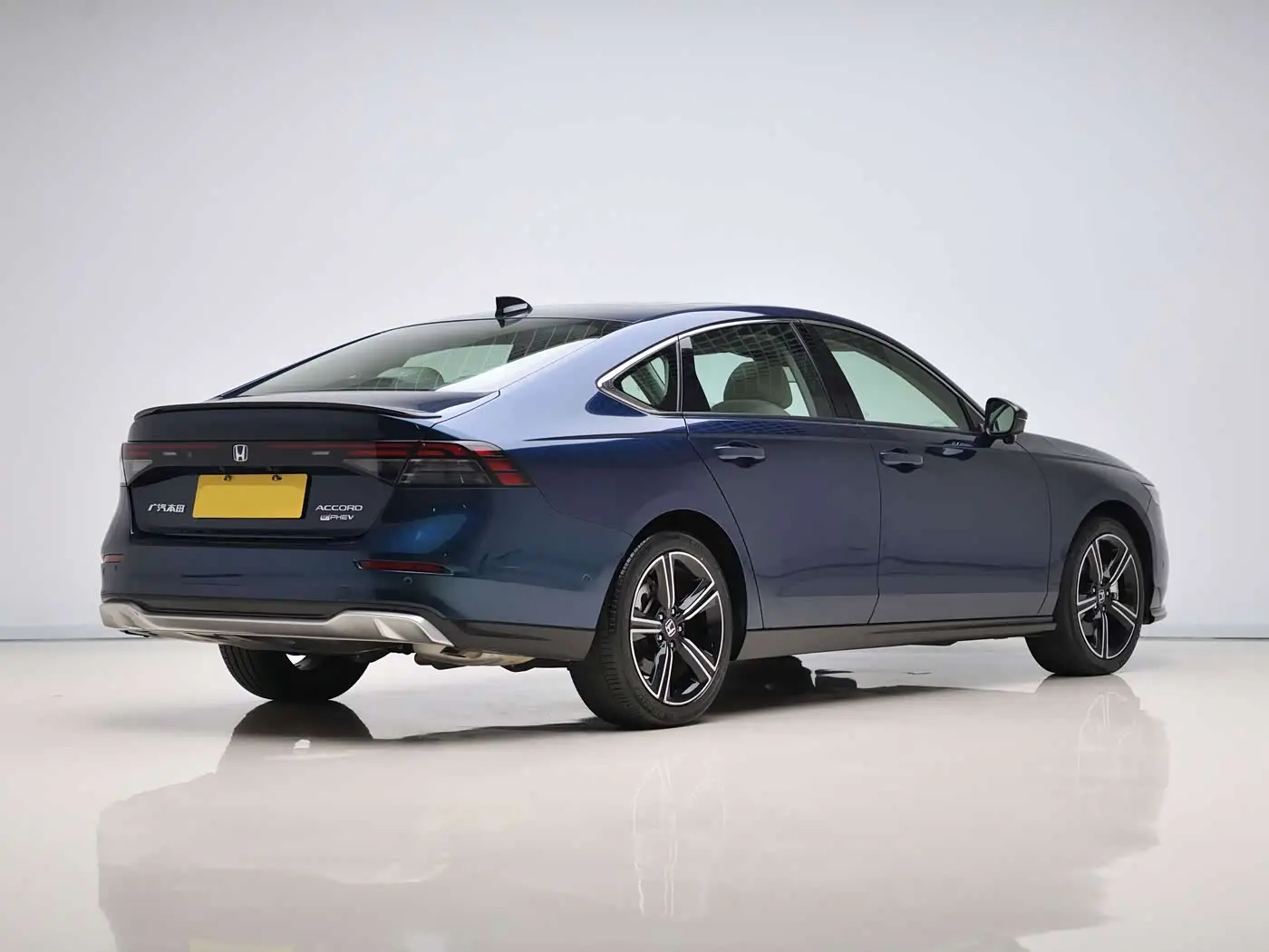 Honda Accord New Energy 2023 — Photo 6/20