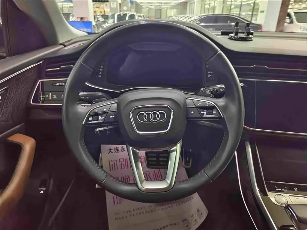 Audi Q8 2019 — Photo 8/18