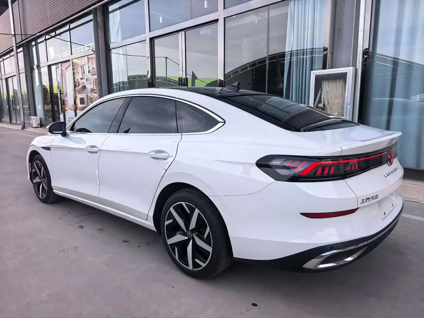 Volkswagen Lamando 2023 — Photo 4/9