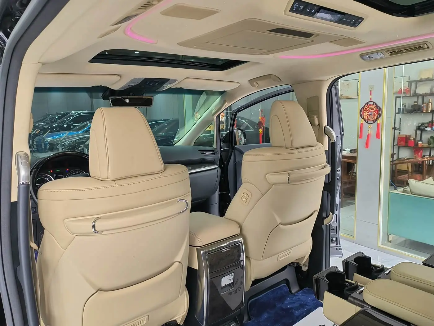 Toyota Alphard 2021 — Photo 4/20