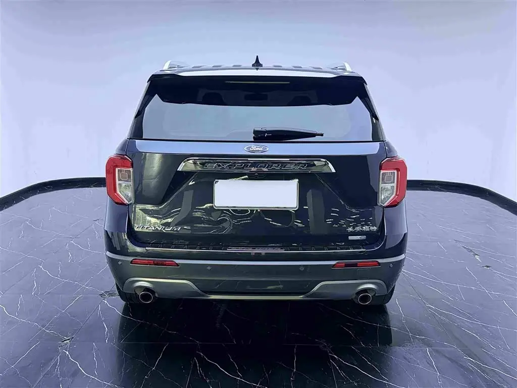 Ford Explorer 2021 — Photo 19/20