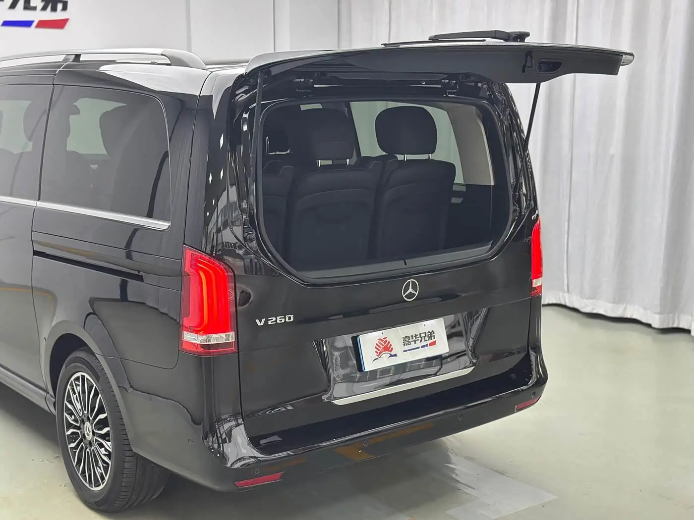 Mercedes-Benz V-Class 2019 — Photo 15/20