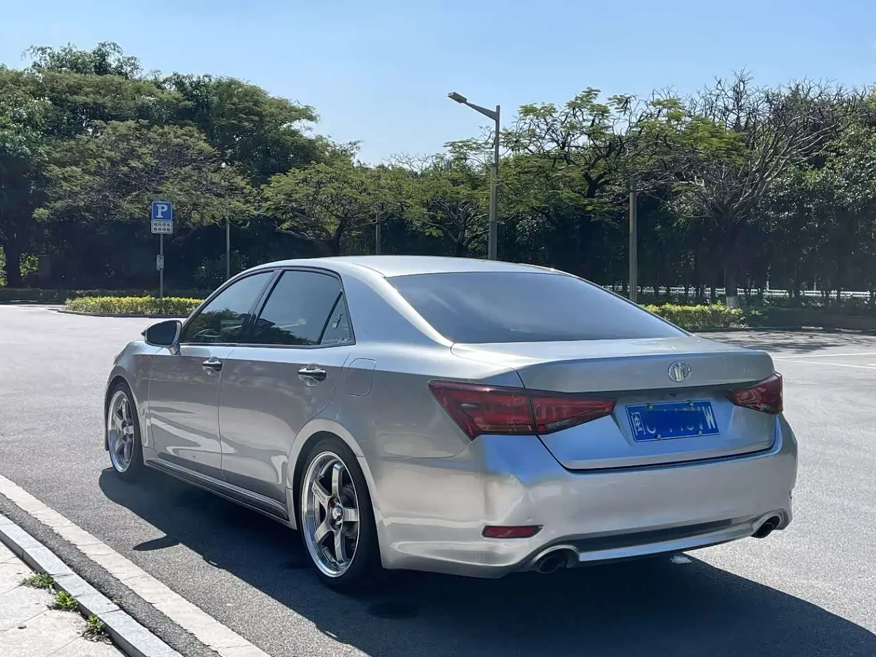 Toyota Crown 2018 — Photo 9/9