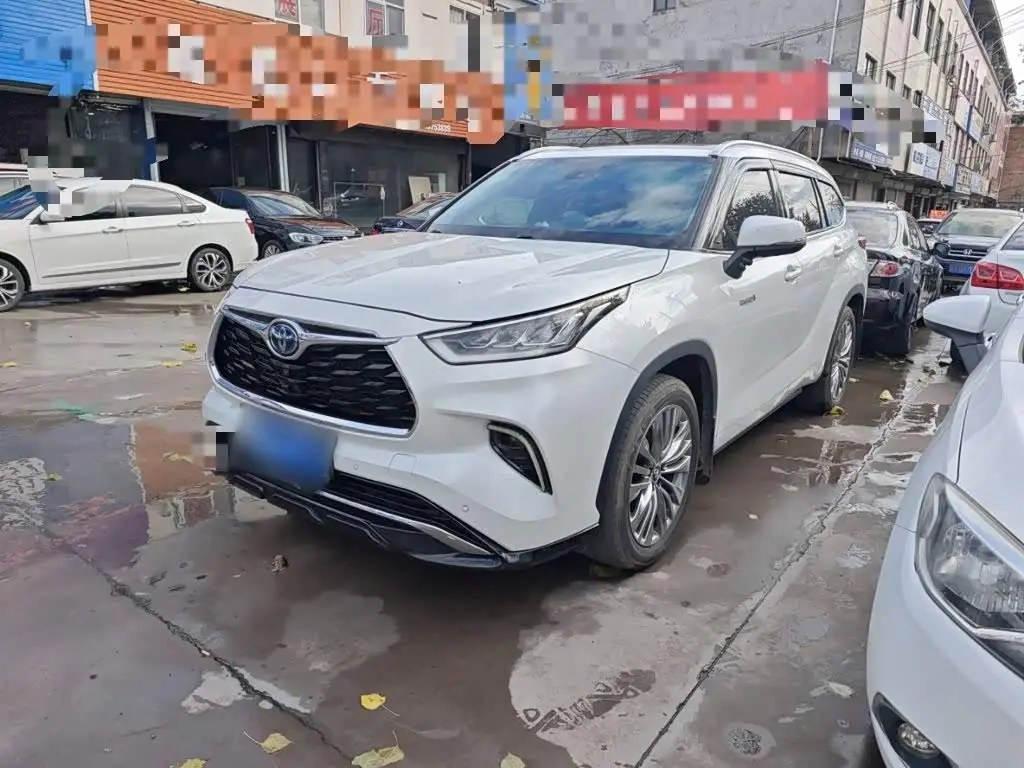 Toyota Highlander 2022 — Фото 1/19