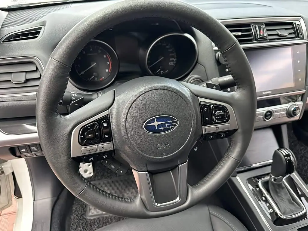 Subaru Legacy 2017 — Фото 12/18