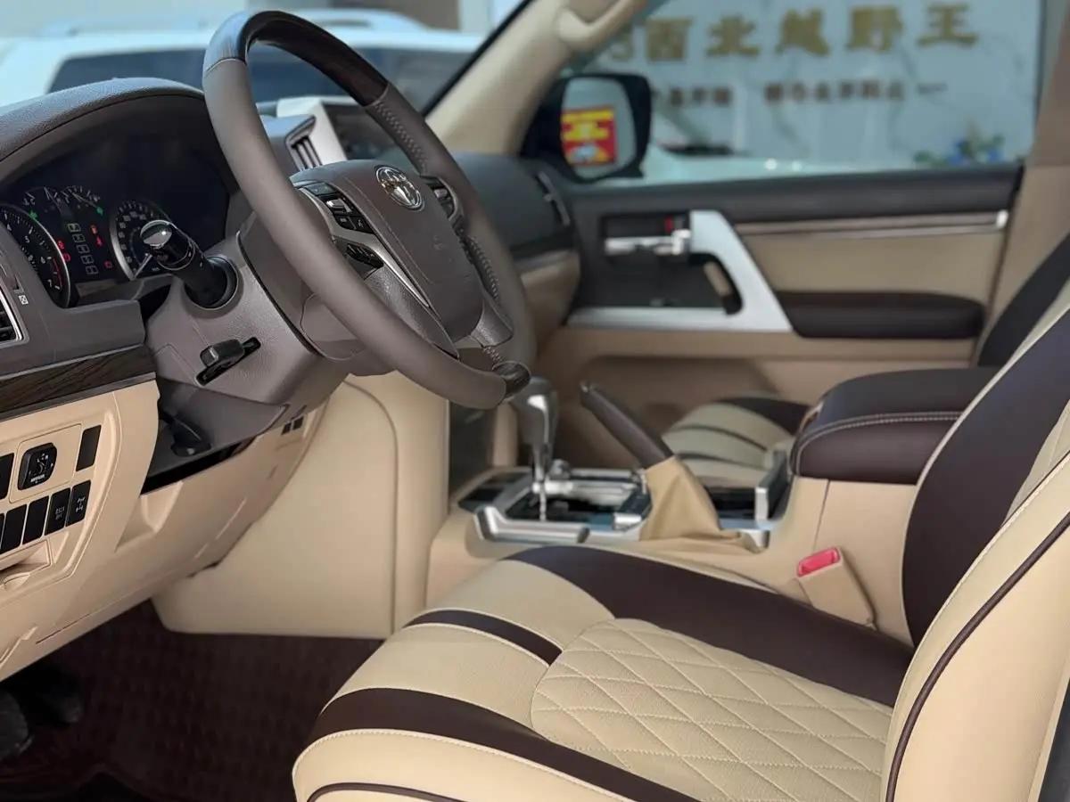 Toyota Land Cruiser 2014 — Photo 4/17