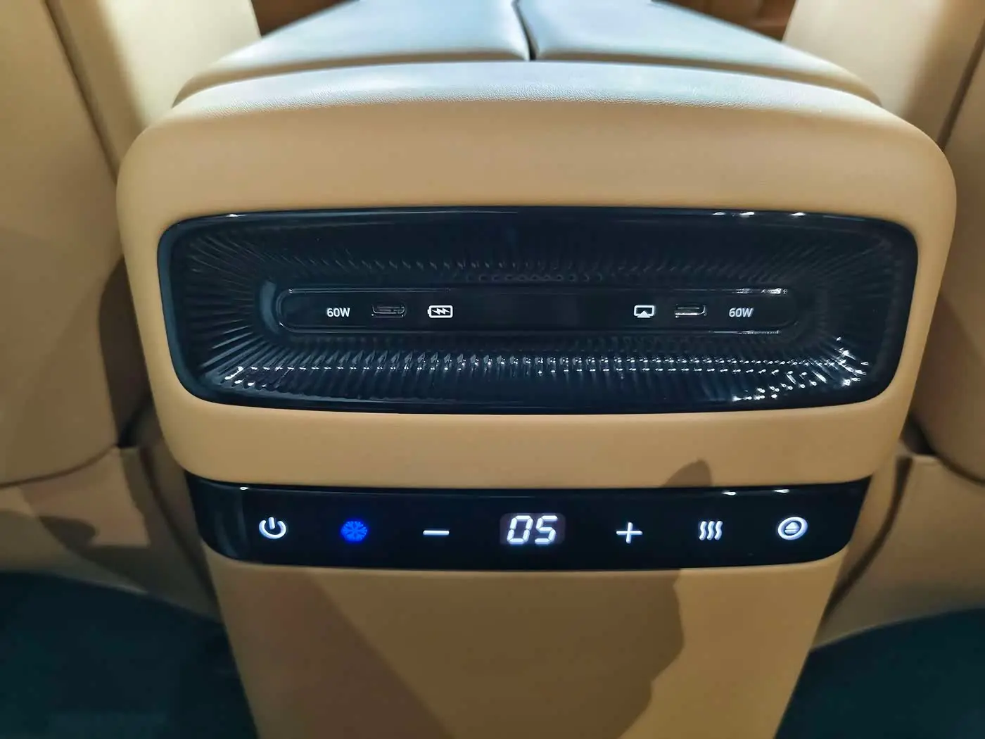Voyah Auto Voyah Dreamer 2024 — Photo 10/17