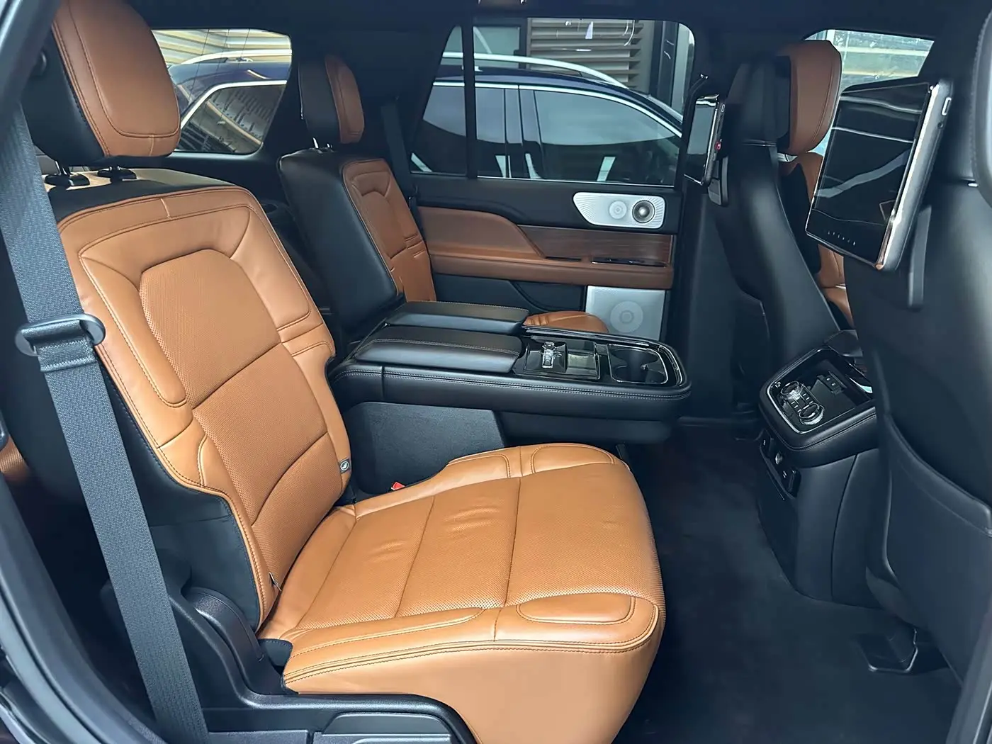 Lincoln Navigator 2018 — Photo 7/20