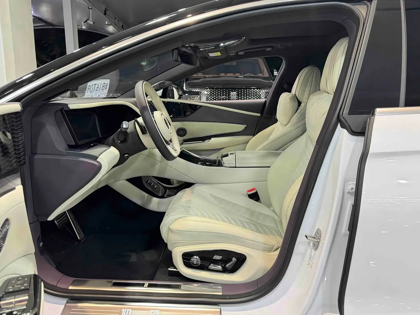 Yangwang U7 2025 — Photo 18/20