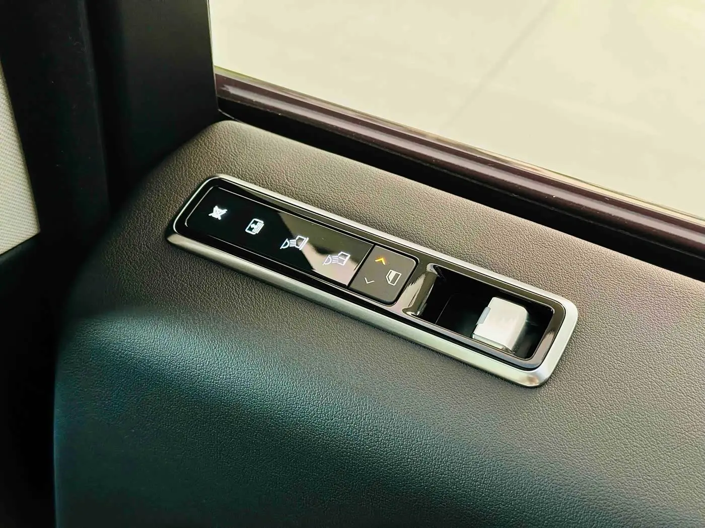 Land Rover Range Rover 2019 — Photo 15/16