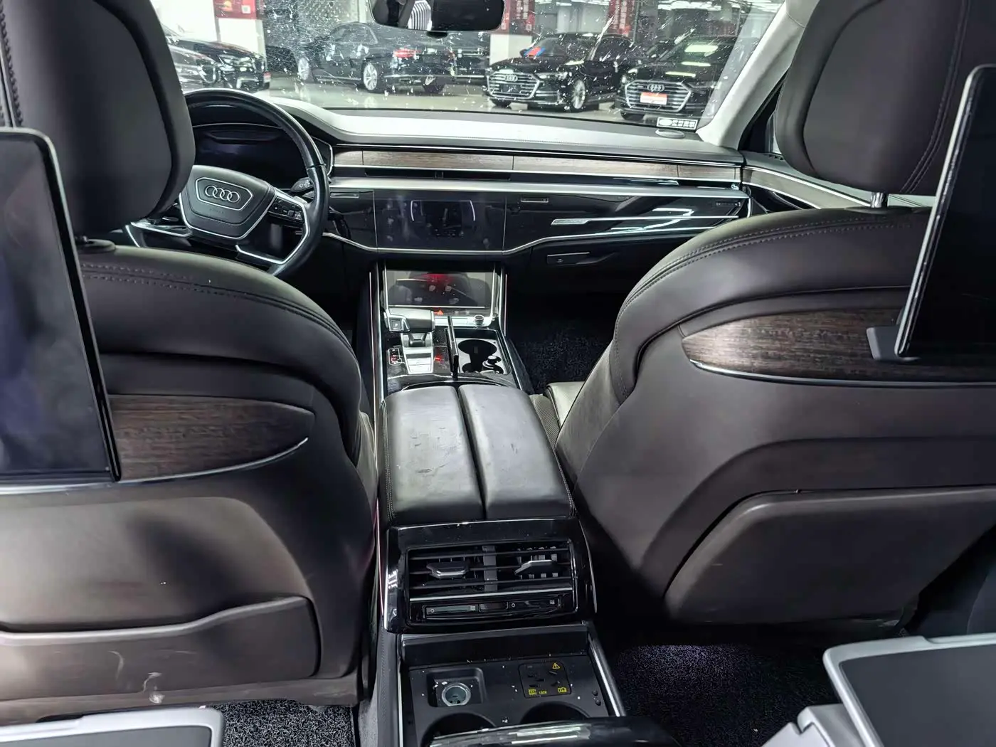 Audi A8 2021 — Photo 8/15