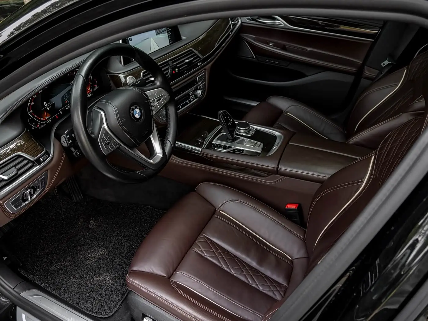 BMW 7 Series 2021 — Photo 6/17
