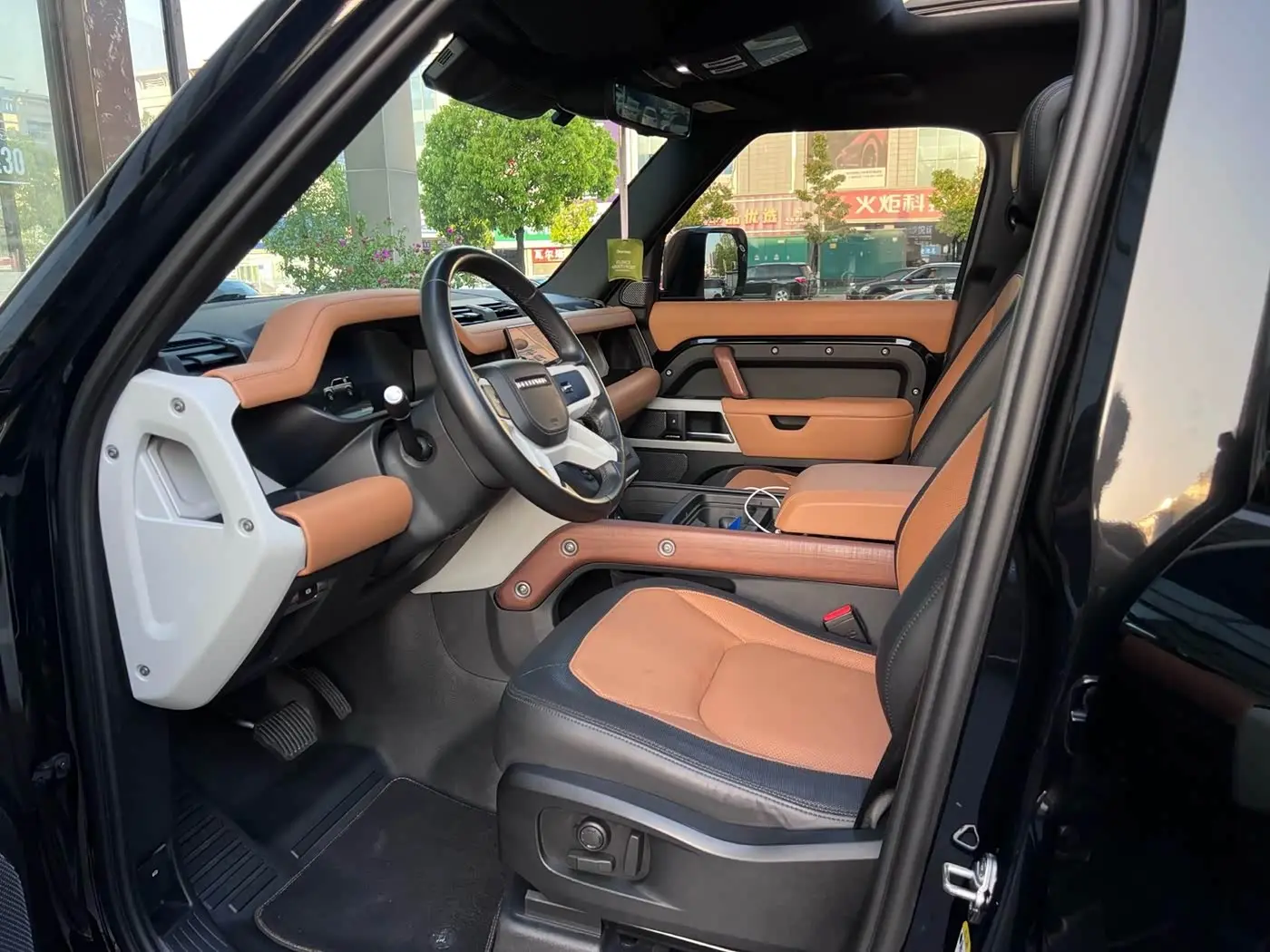 Land Rover Defender 2023 — Photo 4/9