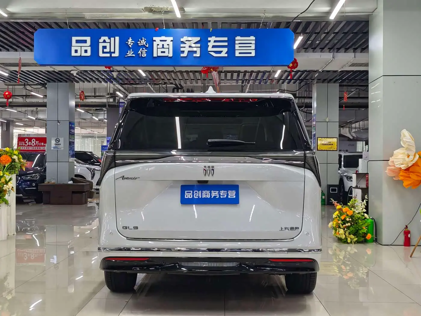 Buick GL8 2026 — Photo 8/18