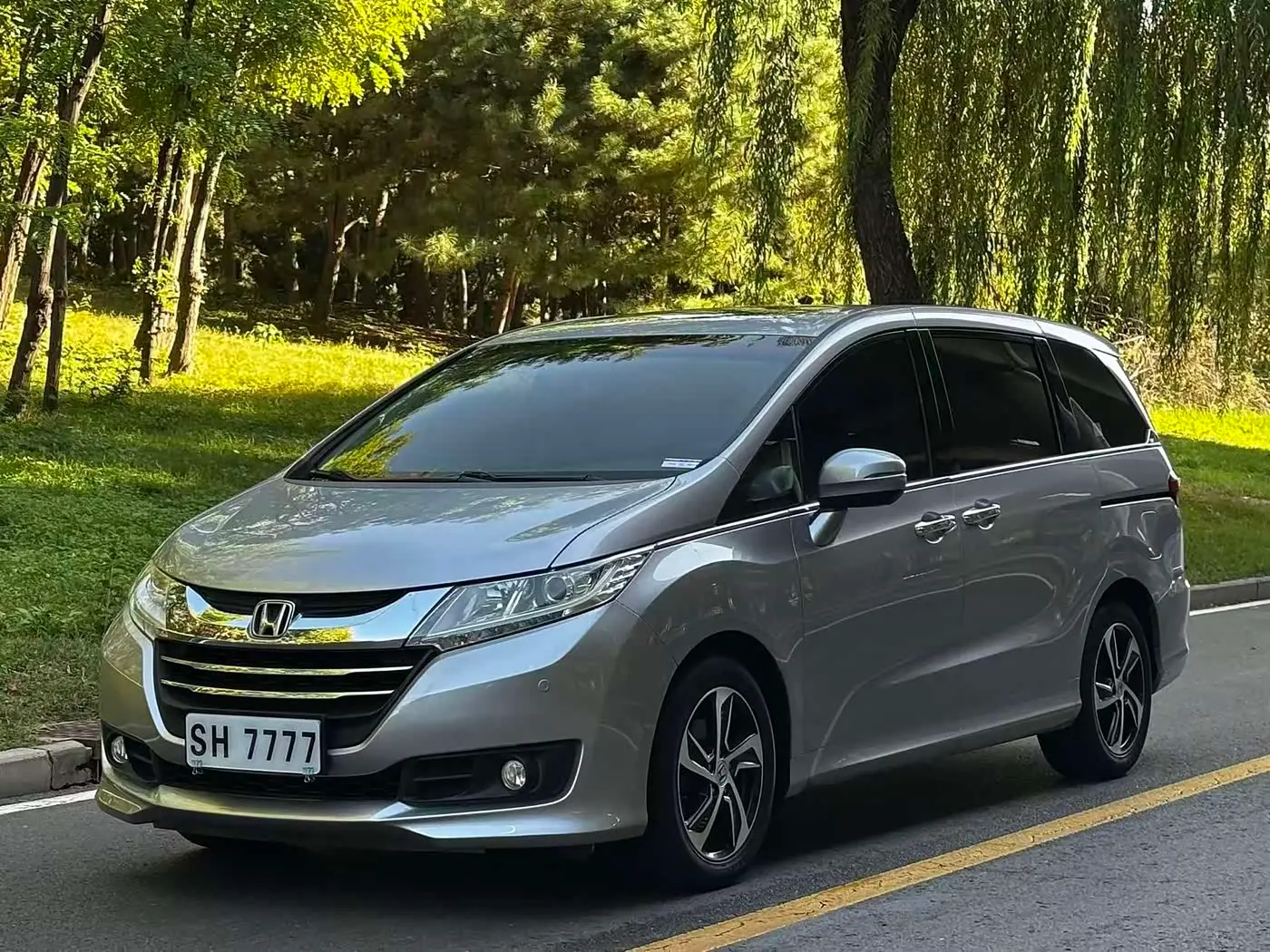 Honda Odyssey 2018 — Фото 1/16