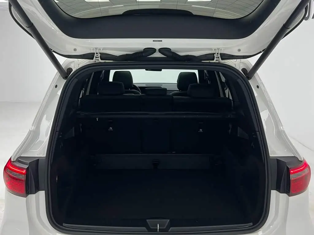 Mercedes-Benz GLB 2021 — Photo 13/20