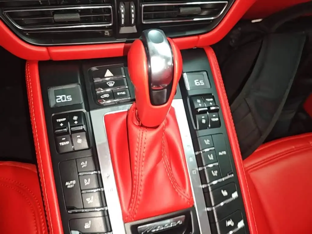 Porsche Macan 2019 — Photo 13/19