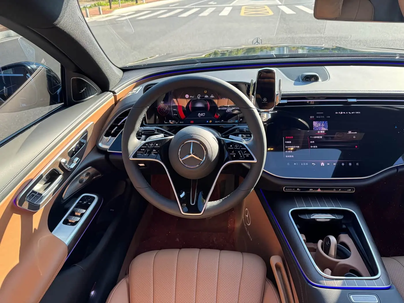 Mercedes-Benz E-Class 2026 — Photo 11/18
