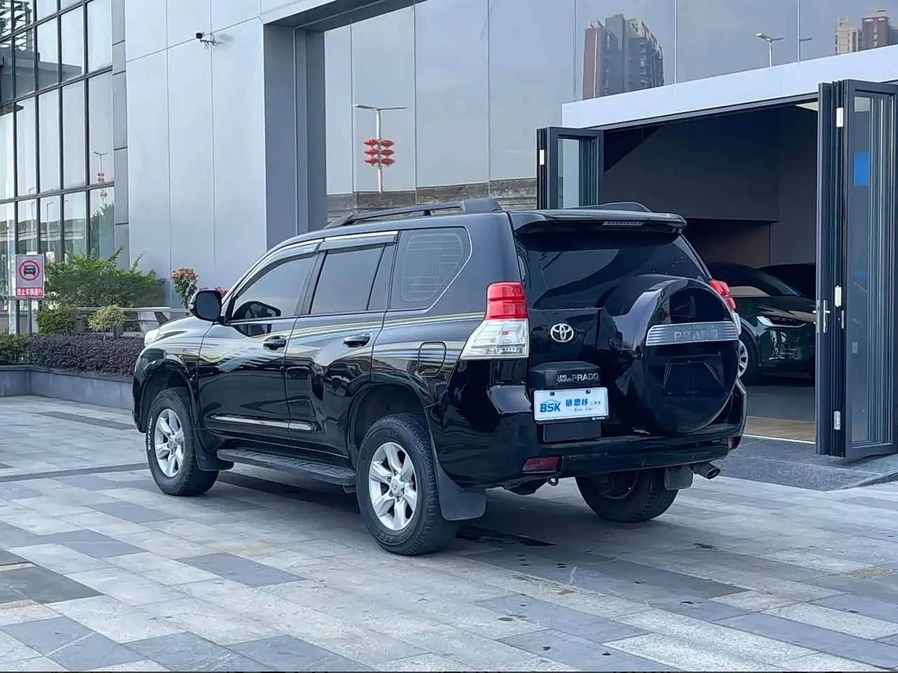 Toyota Prado 2013 — Photo 5/17