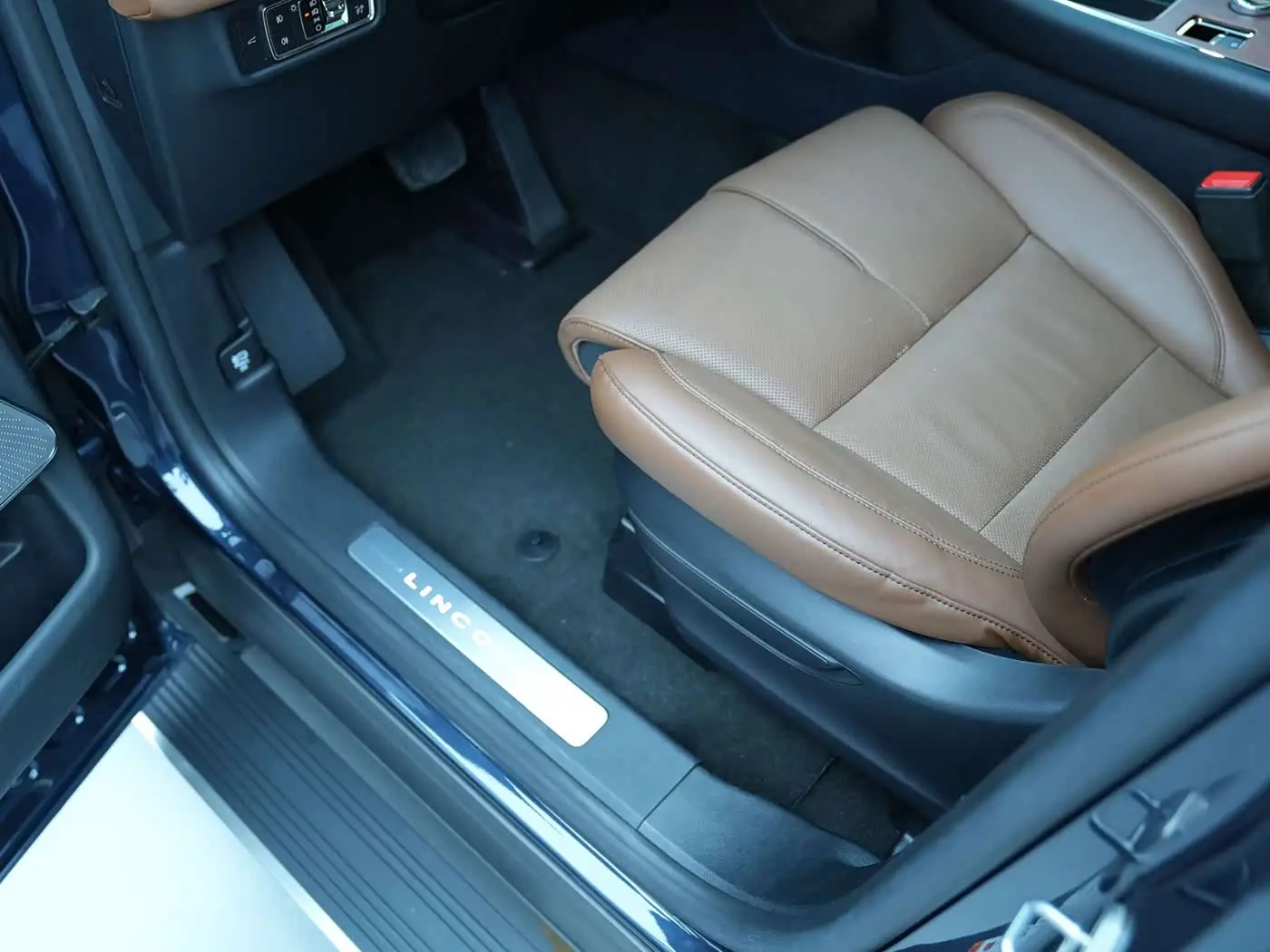 Lincoln Aviator 2023 — ფოტო 9/20