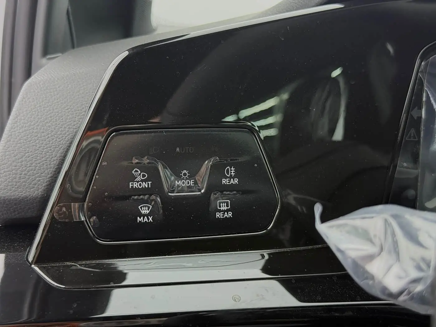 Volkswagen Golf 2024 — Photo 19/20