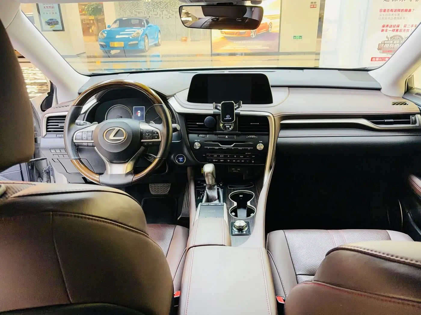 Lexus RX 2019 — Photo 10/20
