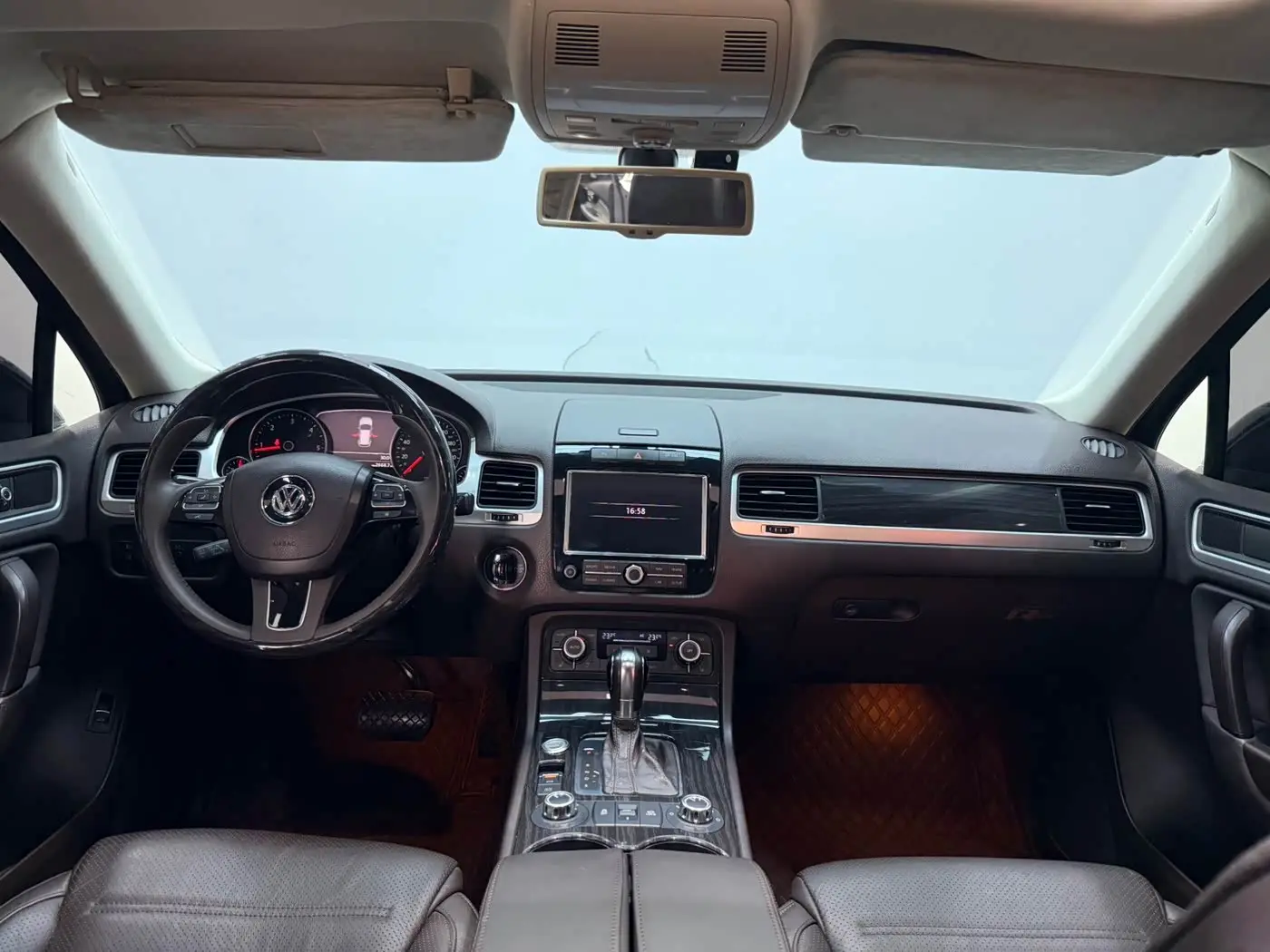 Volkswagen Touareg 2012 — Photo 5/18