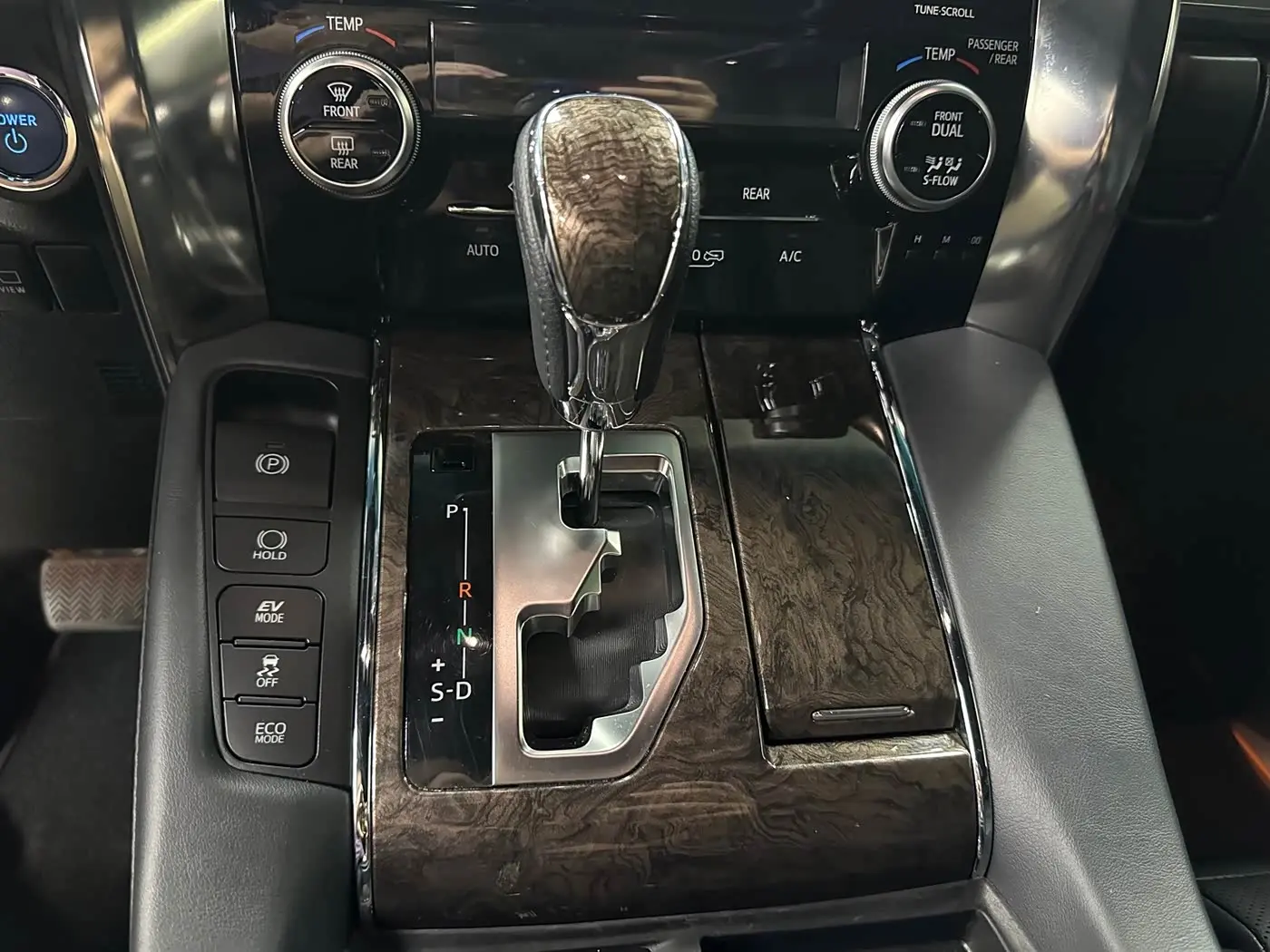 Toyota Vellfire 2020 — Фото 16/20