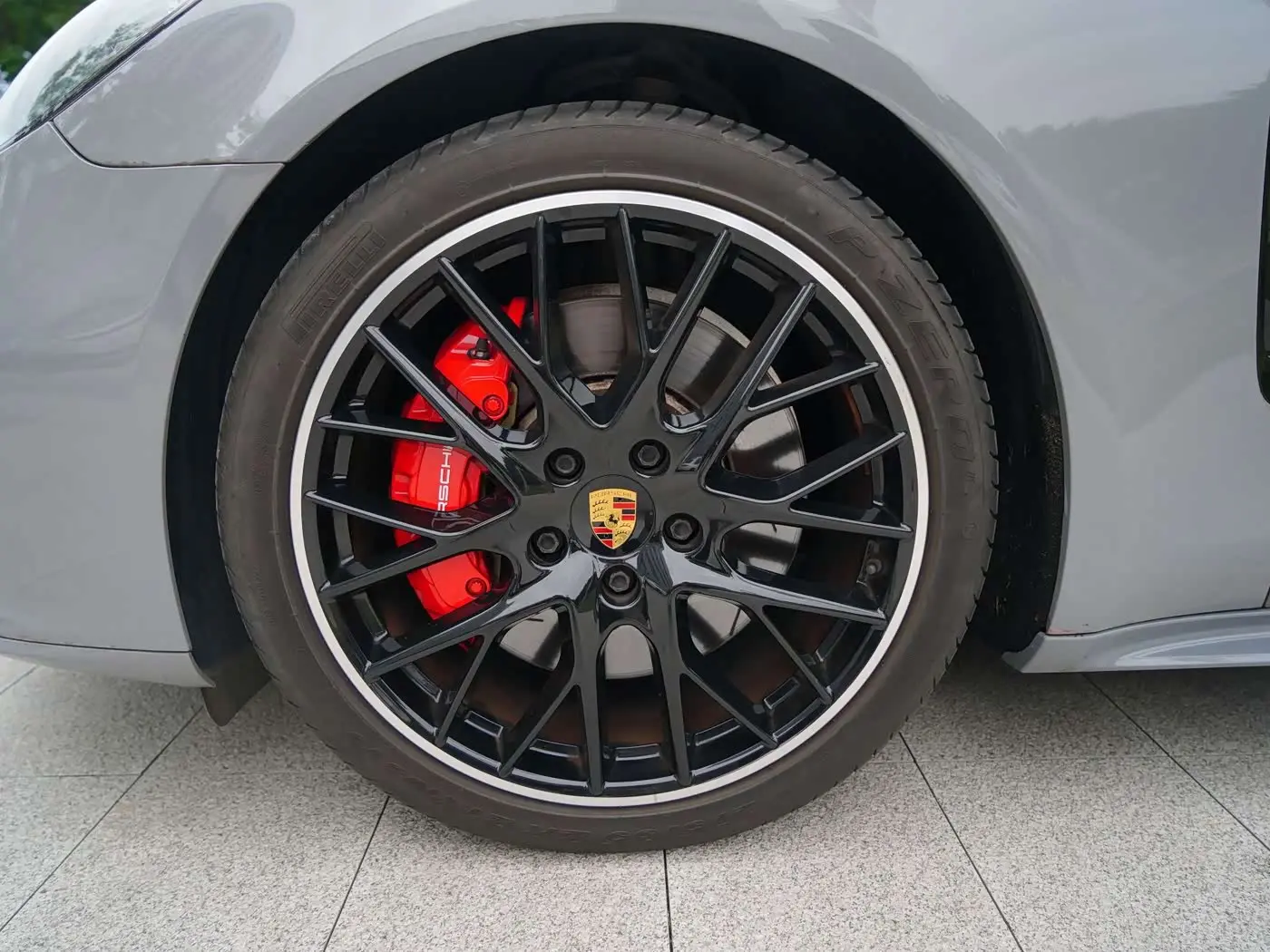 Porsche Panamera 2018 — Фото 3/17
