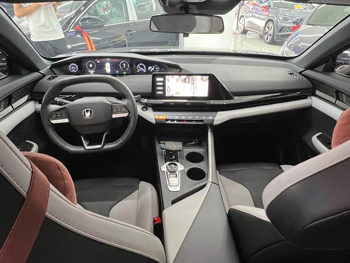 Changan UNI-V iDD 2025 — Şəkil 7/10