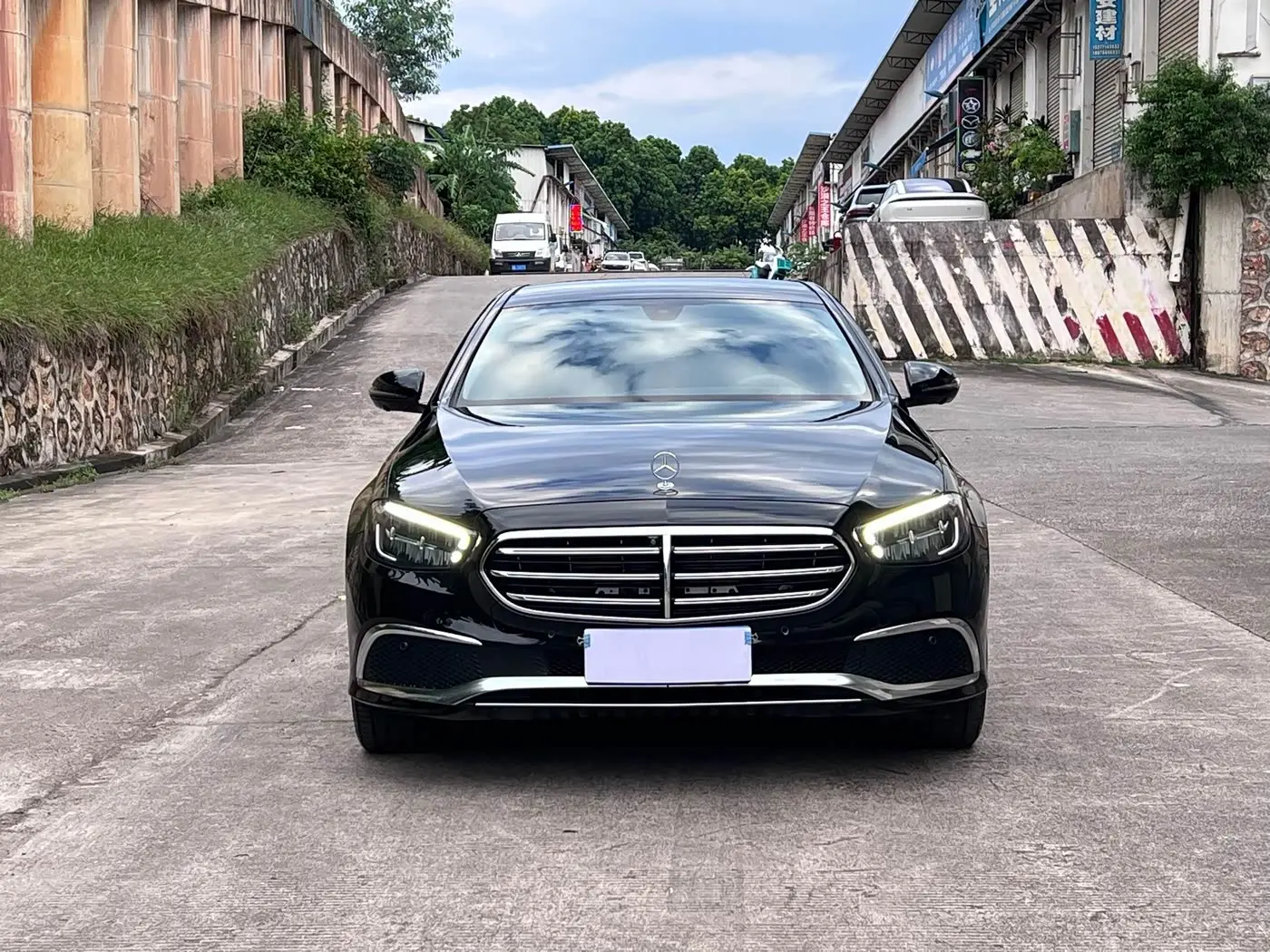 Mercedes-Benz E-Class 2023 — ფოტო 2/9