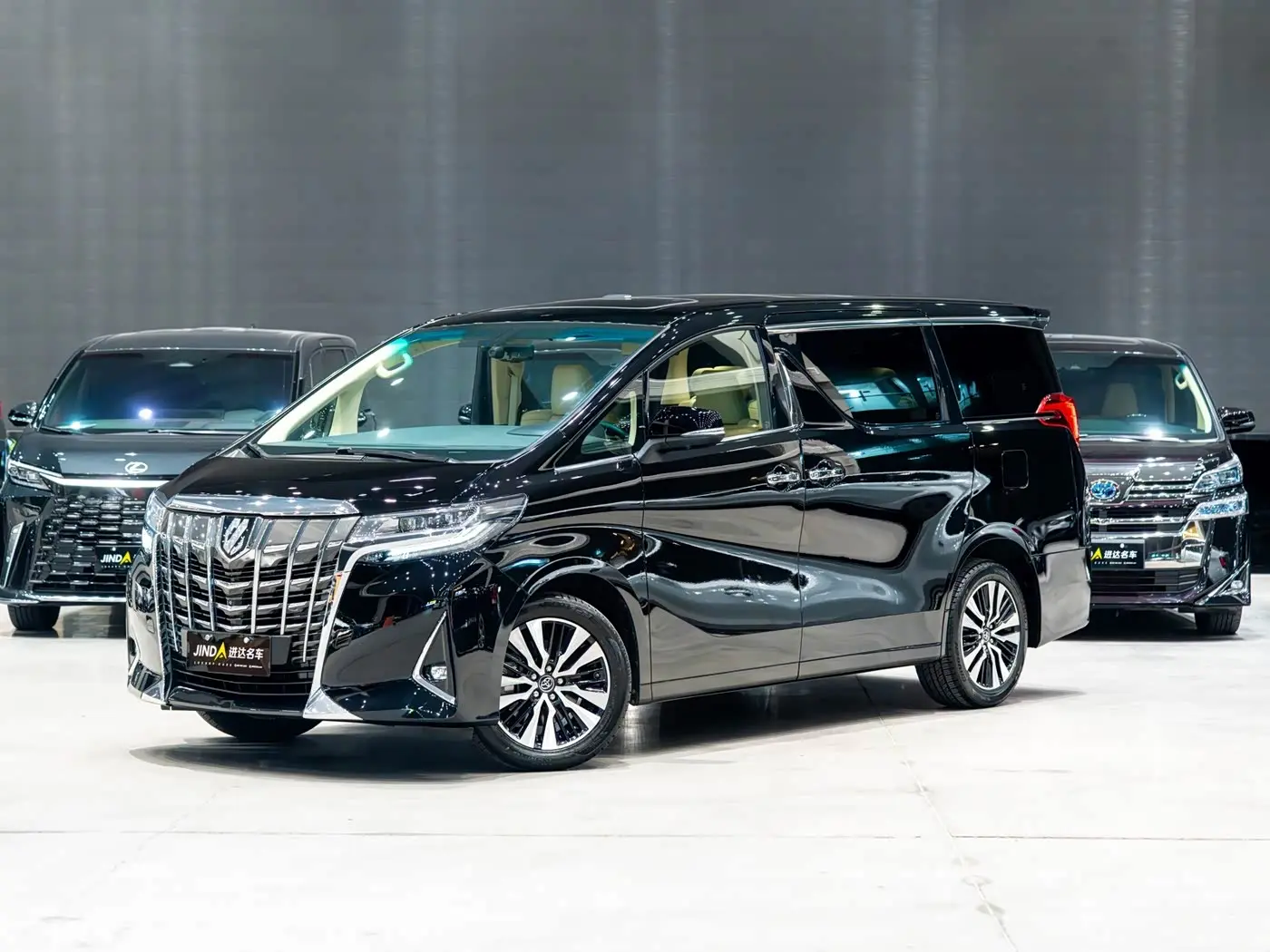 Toyota Alphard 2019 — ფოტო 1/14