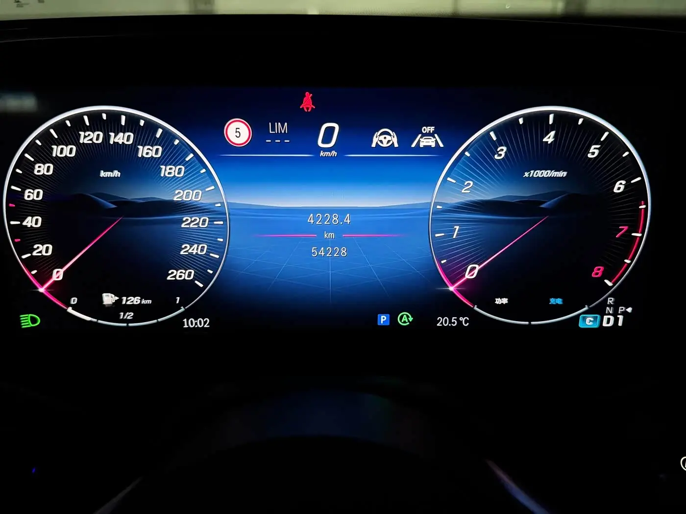 Mercedes-Benz E-Class 2024 — Photo 10/20