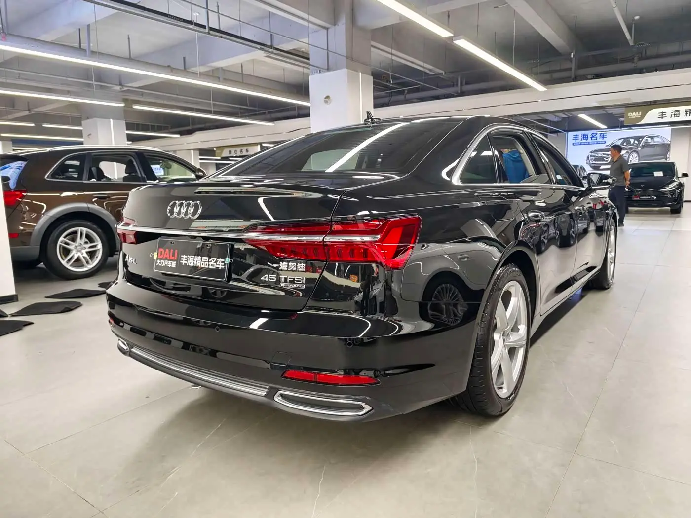 Audi A6L 2022 — Photo 11/13