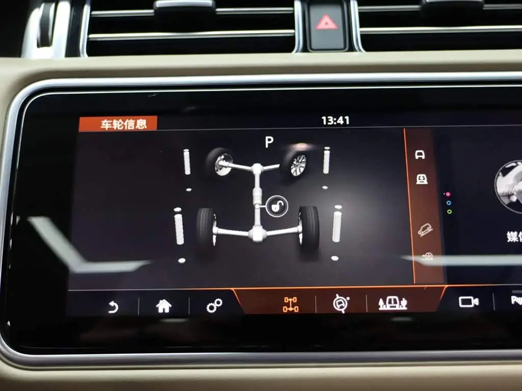 Land Rover Range Rover 2022 — Фото 15/20