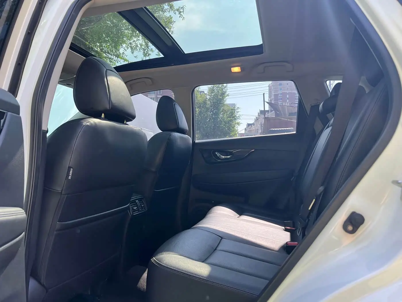 Nissan X-Trail 2022 — Photo 6/9