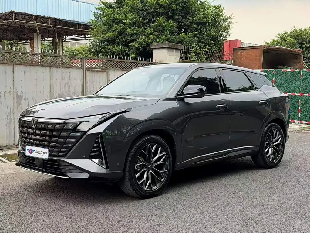 Changan UNI-Z New Energy 2024 — Photo 1/10